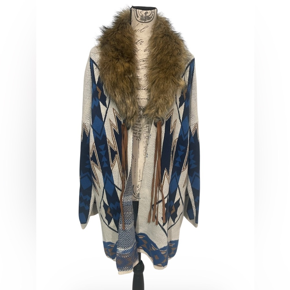 Magnolia Lane Aztec Southwest Cardigan Faux Fur Collar Fringe Boho Oversized - Picture 2 of 9